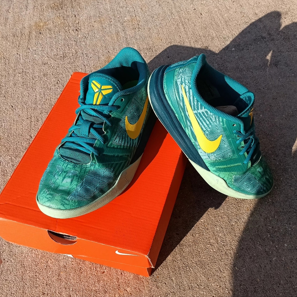 RARE Vintage Nike Kobe Mentality 2015 'Green Yellow' Wo.7 (5.5Y)